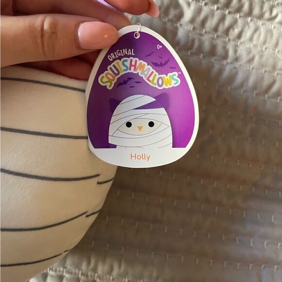 Halloween Squishmallow Holly the mommy 8” - Picture 5 of 7